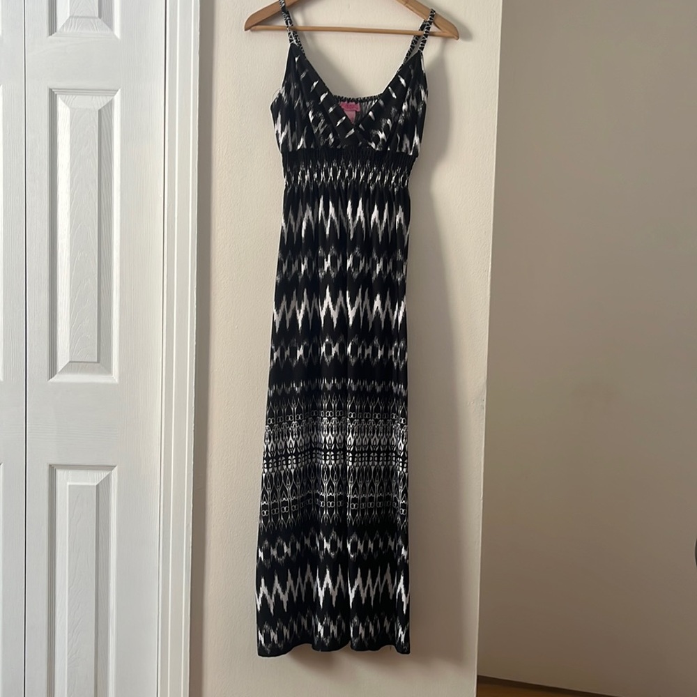 SHE’S COOL Black and White Maxi Dress